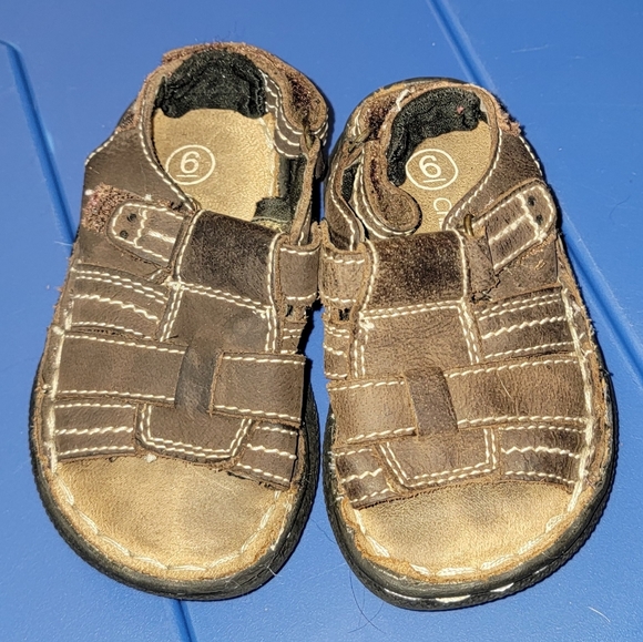 Cherokee brown baby sandles - Picture 1 of 4